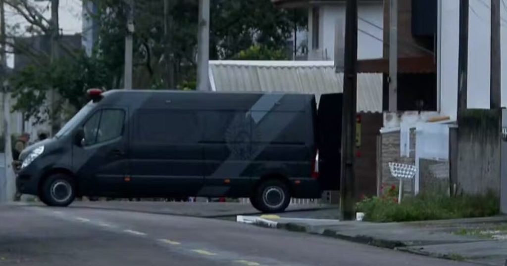 pai-faz-a-propria-filha-e-a-esposa-refens-por-10h-em-curitiba