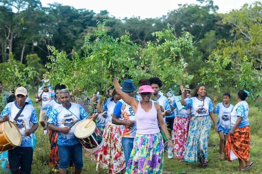 tambores-ecoam-para-saudar-o-cortejo-da-murta-durante-o-ciclo-do-marabaixo-2025