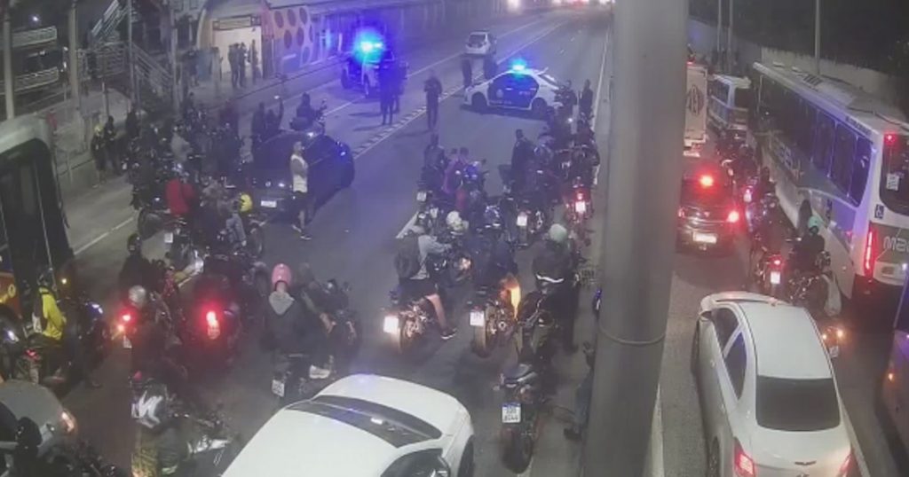 motorista-e-passageiro-de-onibus-sao-baleados-durante-megaoperacao-policial-no-rio