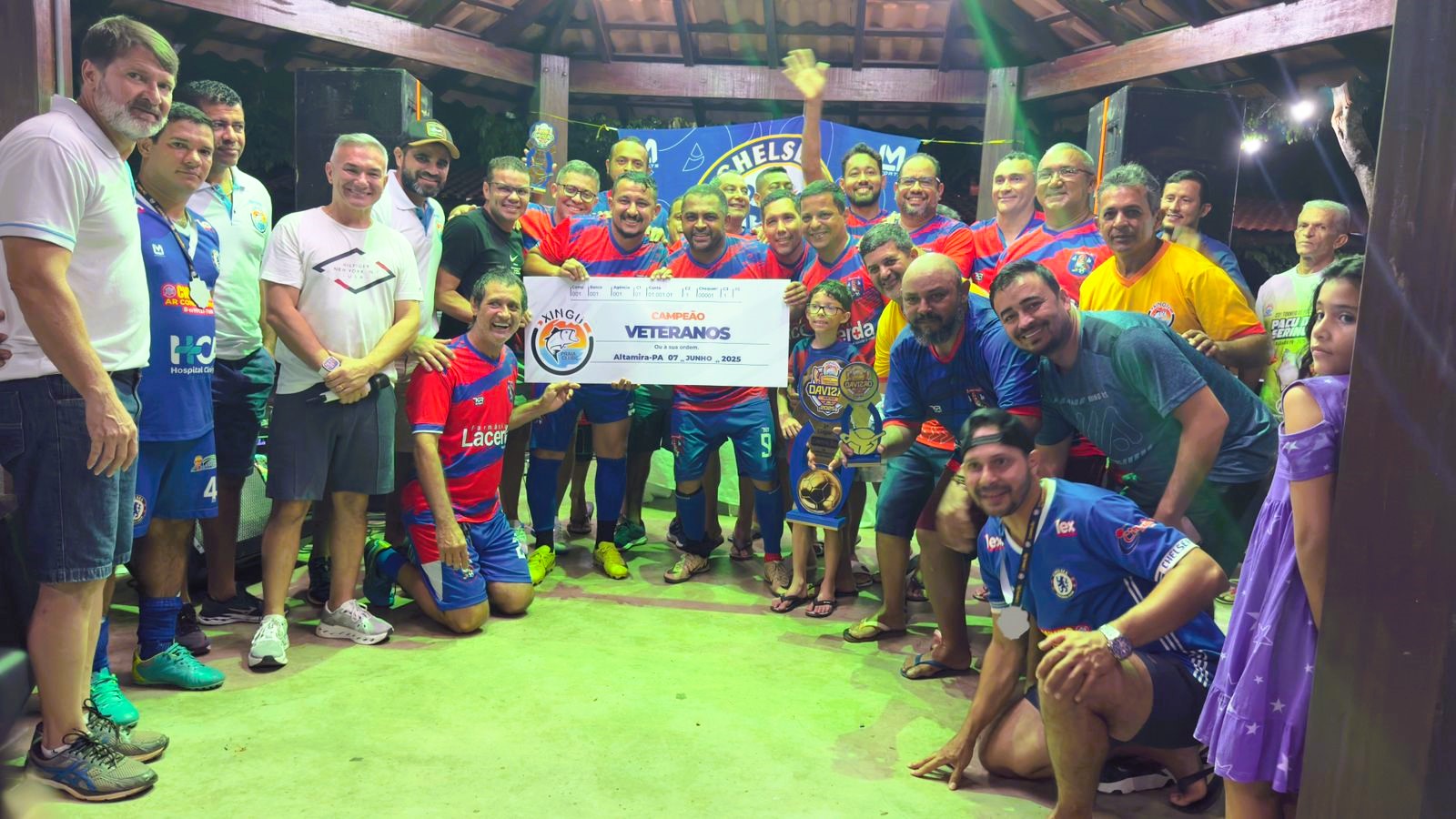 xingu-praia-clube-premia-equipes-campeas-dos-torneios-de-futebol-veterano-e-livre