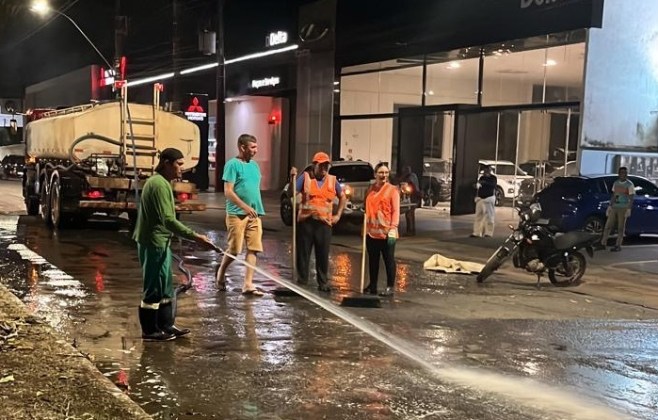 forca-tarefa-realiza-sanitizacao-de-ruas-no-centro-comercial-de-santarem,-no-pa