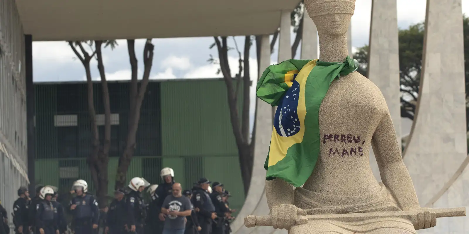 moraes-autoriza-assistencia-religiosa-para-mulher-que-pichou-estatua