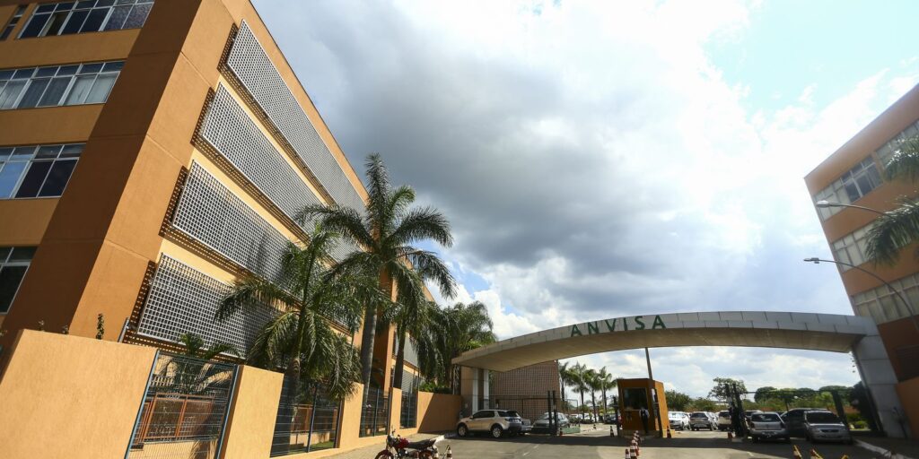 anvisa-alerta-sobre-uso-do-formol-como-alisante-de-cabelos