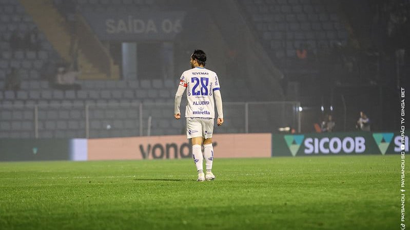 com-lideranca-e-cartoes,-leandro-vilela-chega-a-70-jogos-pelo-paysandu