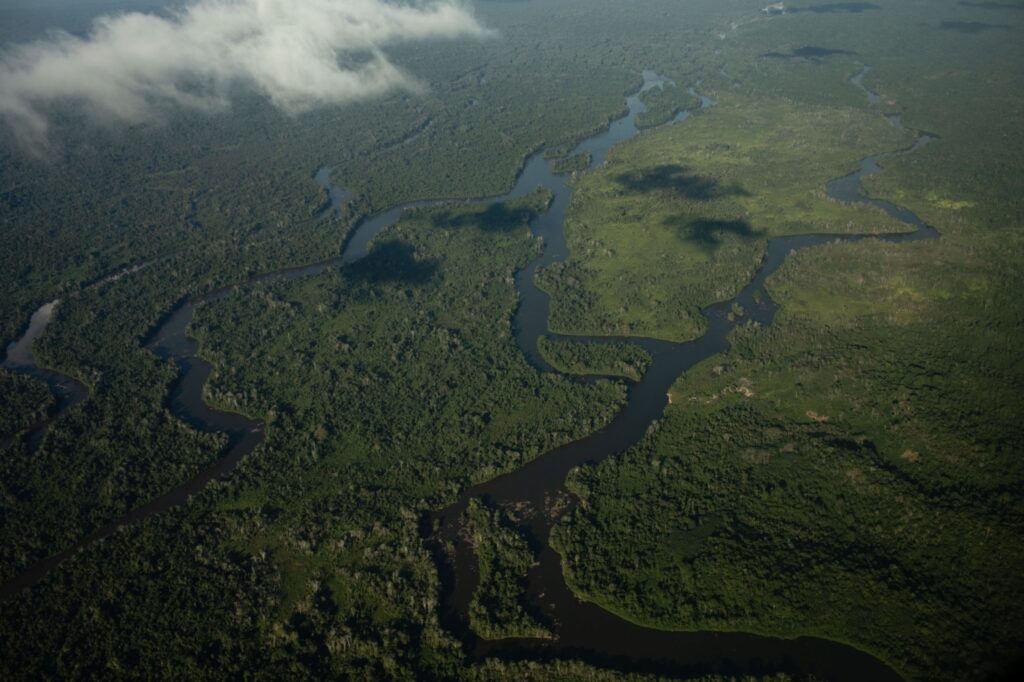 helicoptero-com-cinco-pessoas-cai-na-terra-yanomami