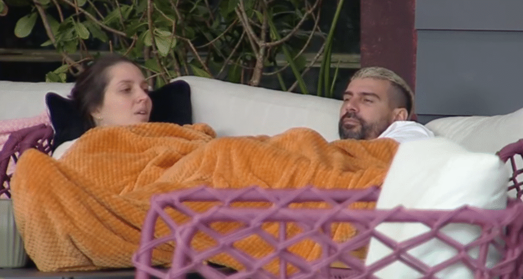 power-couple:-carol-critica-adriana-em-reta-final:-“falsa-demais”