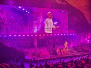 como-bad-bunny-injeta-milhoes-na-economia-de-porto-rico-levando-fas-do-mundo-todo-a-ilha