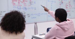brasileiro-estuda-menos-engenharia,-tecnologia-e-matematica?-veja-diferenca-para-paises-ricos