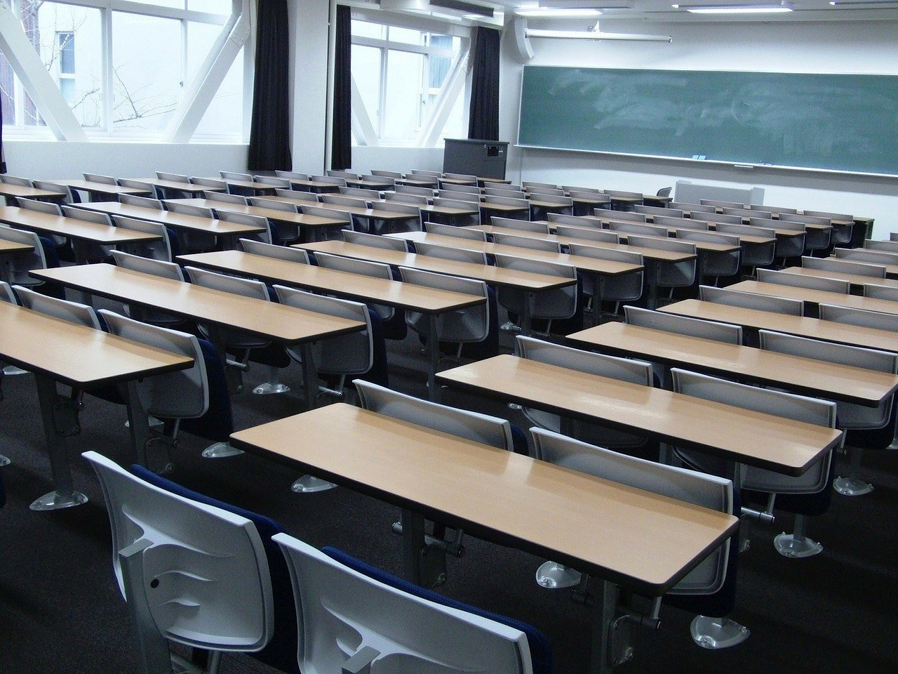 51%-dos-brasileiros-que-entram-na-faculdade-nao-se-formam-nem-3-anos-apos-o-prazo-previsto