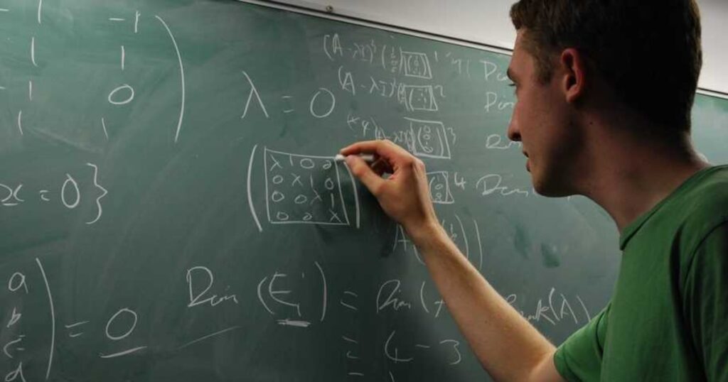 mec-divulga-lista-oficial-de-cursos-superiores-semipresenciais-autorizados;-veja-quais-sao