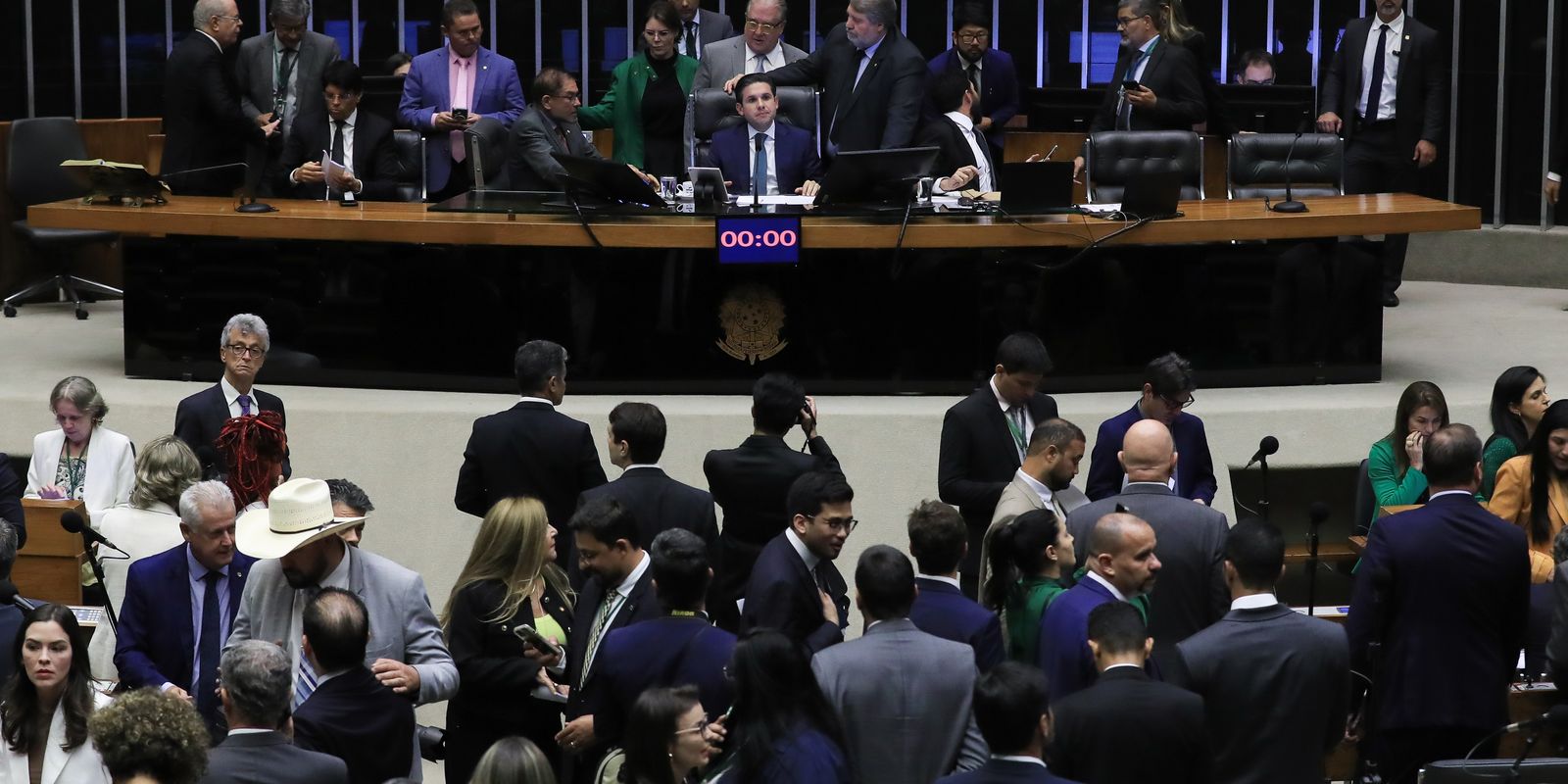 camara-aprova-texto-que-dificulta-denuncia-criminal-contra-parlamentar