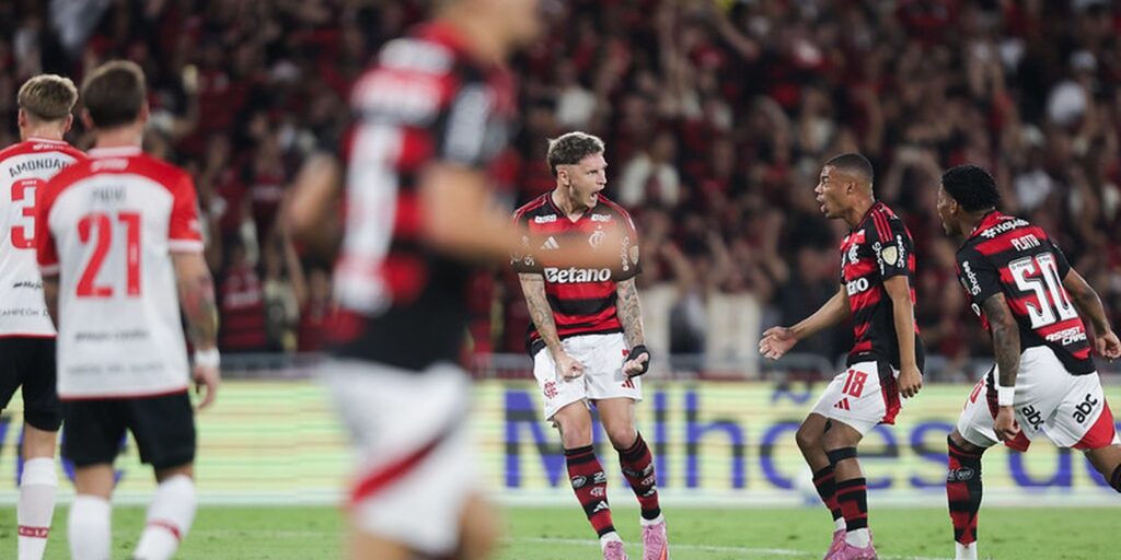 com-direito-a-gol-relampago,-flamengo-derrota-estudiantes-no-maracana