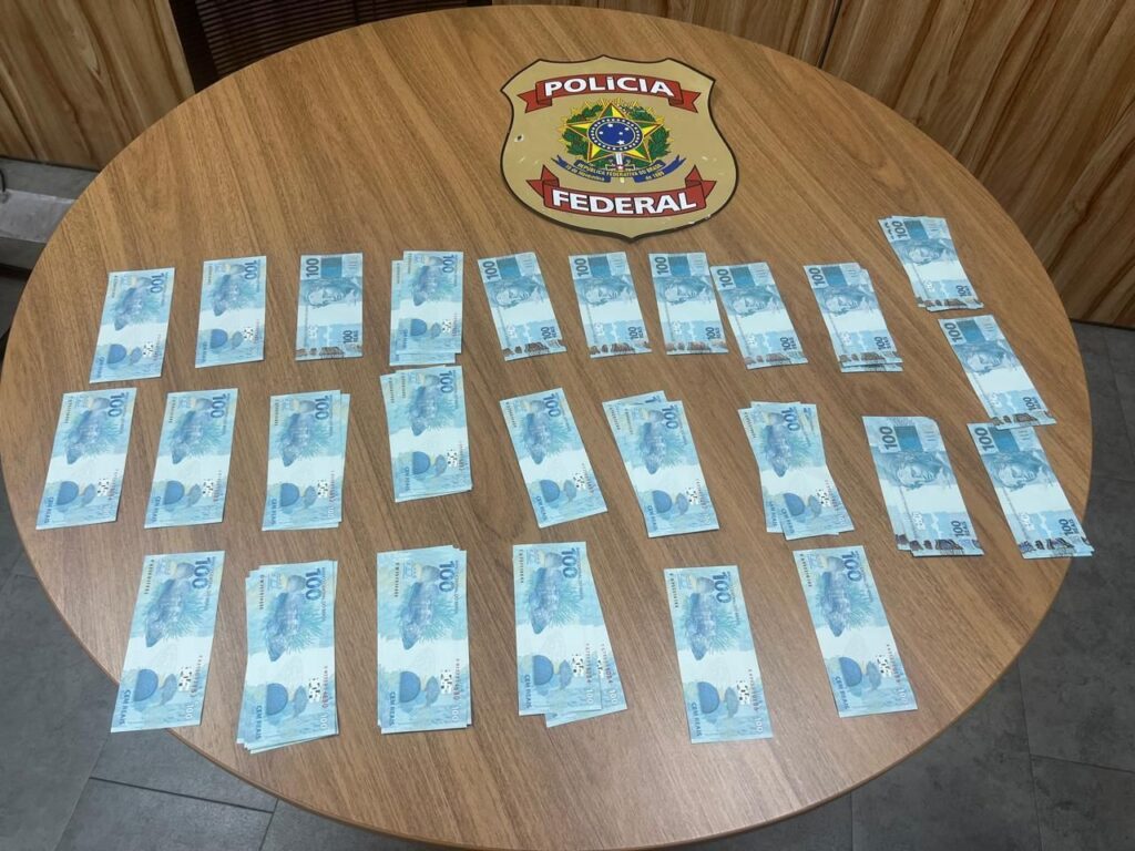 pf-apreende-r$-5-mil-em-cedulas-falsas-com-mulher-em-belem