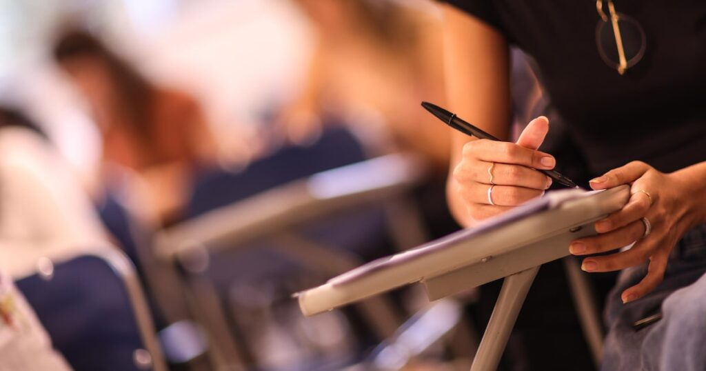 como-ter-repertorio-e-bagagem-cultural-para-a-redacao-do-enem-e-vestibular?-estudantes-respondem