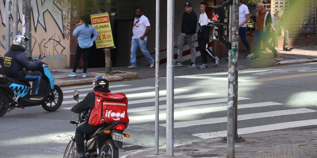 fachin-adia-por-30-dias-votacao-de-vinculo-entre-motoristas-e-apps