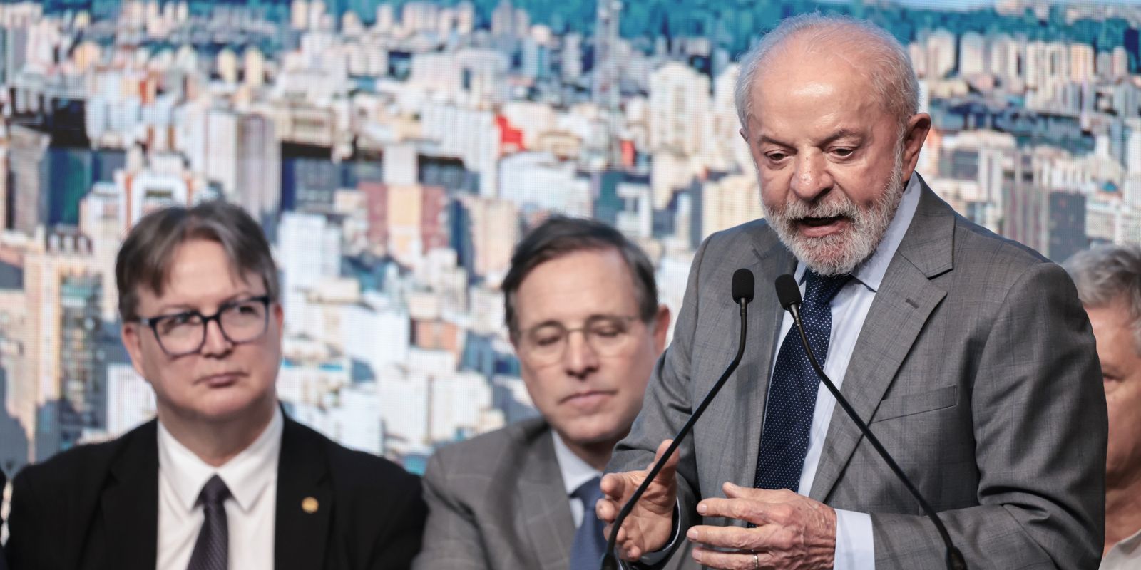 lula-critica-decisao-do-congresso-de-nao-taxar-mais-ricos,-bets-e-fint