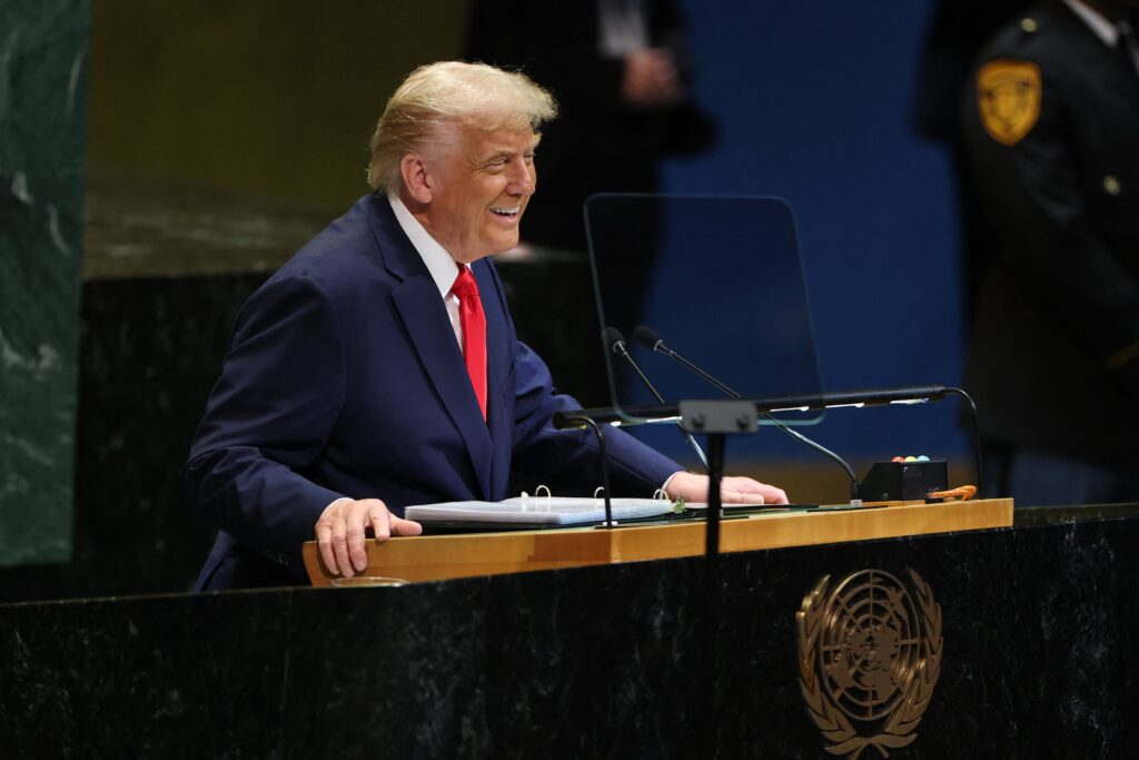 trump-anuncia-tarifa-extra-de-100%-para-produtos-da-china-e-veto-a-softwares