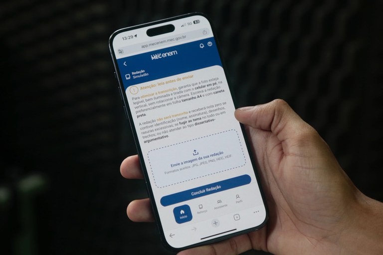 enem-2025:-mec-lanca-aplicativo-com-simulados-e-correcao-automatica-de-redacoes