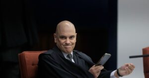 moraes-brinca-ao-ser-chamado-de-palmeirense-por-advogado-de-reu-do-golpe:-‘consequencias-serias’