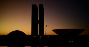 dino-ve-omissao-e-vota-para-obrigar-congresso-a-tributar-grandes-fortunas