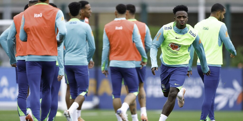 vinicius-junior-diz-que-selecao-evolui-sob-comando-de-carlo-ancelotti