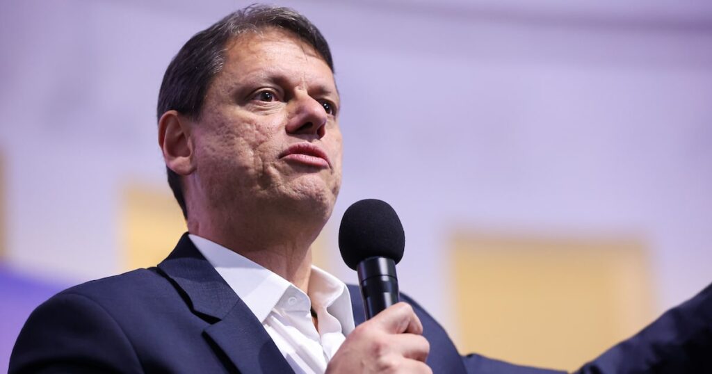 ‘diploma-cada-vez-tem-menos-relevancia’,-diz-tarcisio-as-vesperas-do-segundo-dia-de-prova-do-enem