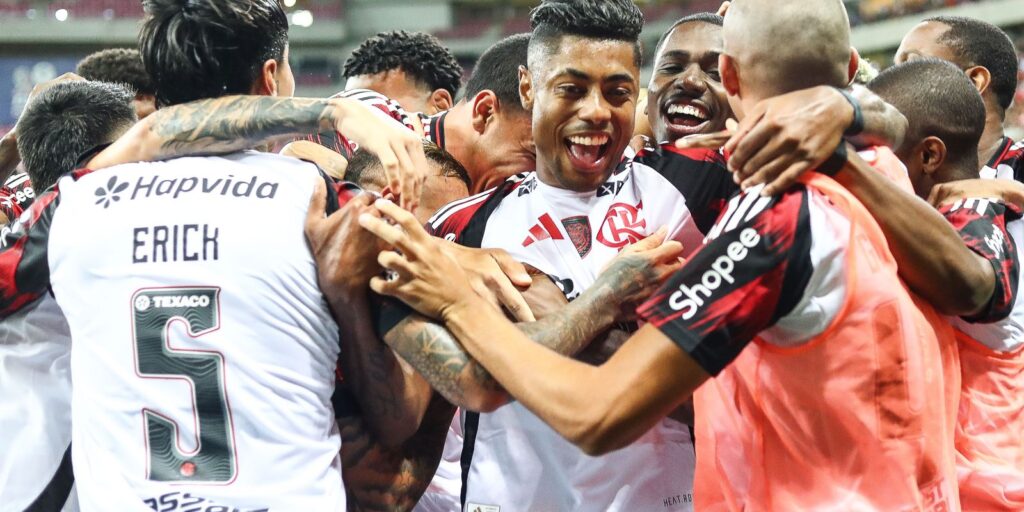 flamengo-goleia-sport-e-assume-lideranca;-santos-derrota-palmeiras