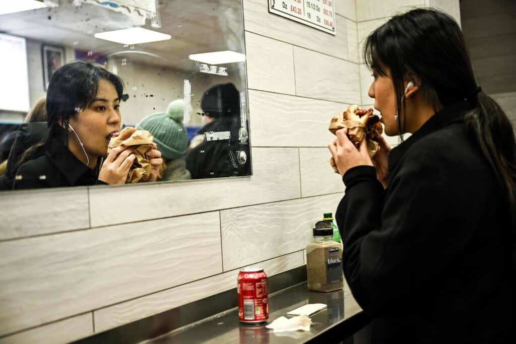 comer-com-as-maos-e-mais-gostoso