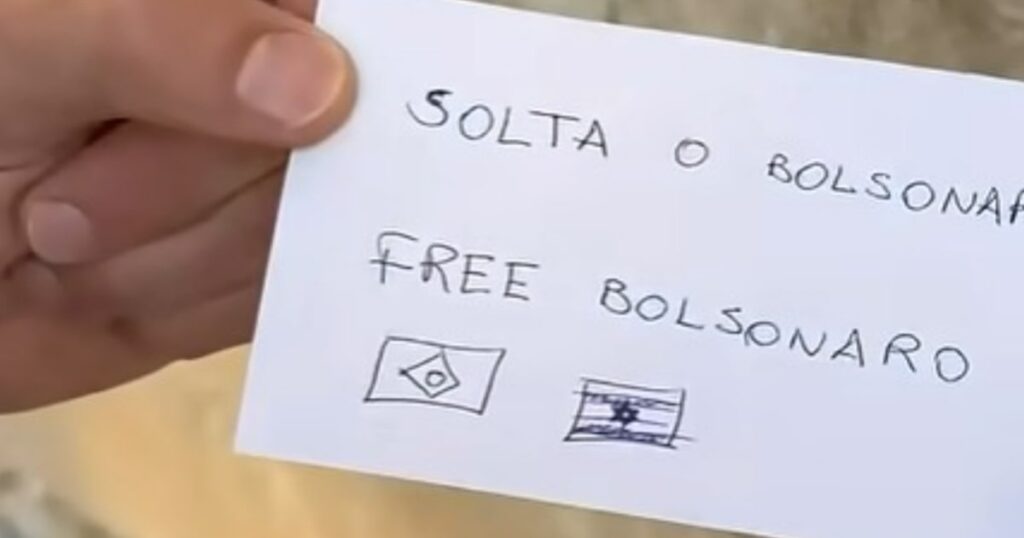 eduardo-visita-muro-das-lamentacoes-e-deixa-bilhete-pedindo-liberdade-do-pai:-‘solta-o-bolsonaro’
