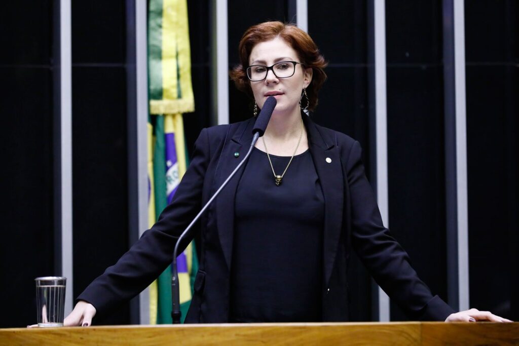 moraes-anula-decisao-da-camara-e-decreta-perda-do-mandato-de-zambelli