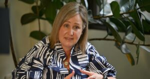 ‘dei-a-arma-dele,-o-celular,-aos-9-anos’,-diz-mae-que-inspirou-lei-contra-redes-apos-perder-filho