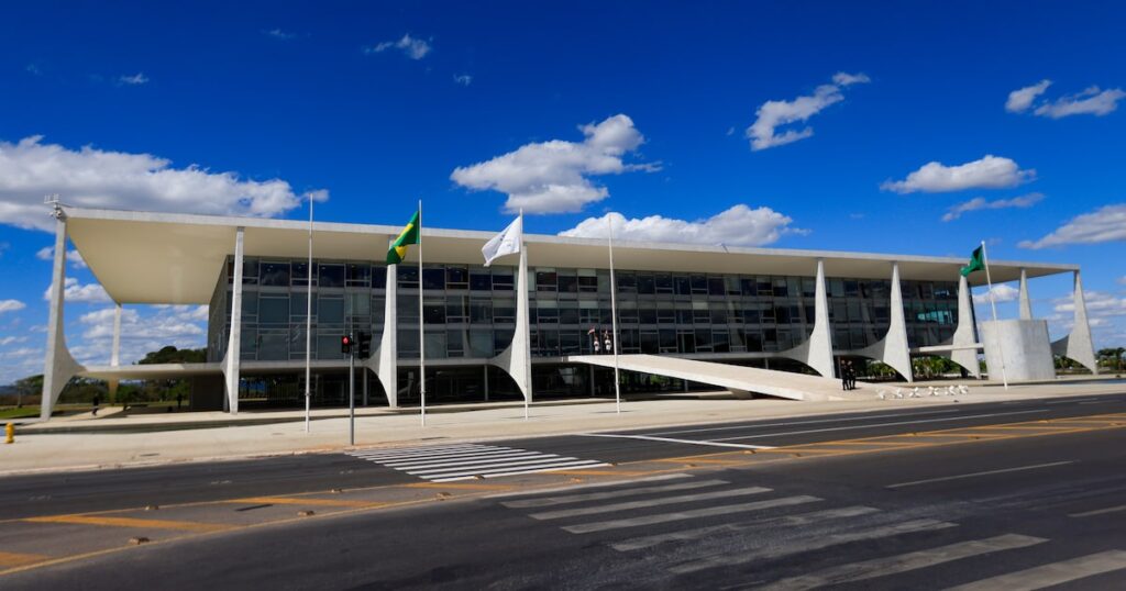 governo-lula-adota-escala-5×2-para-terceirizados-do-planalto-e-reforca-discurso-contra-o-6×1