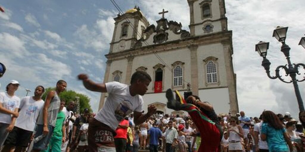 devotos-participam-de-celebracao-na-igreja-do-bonfim,-em-salvador