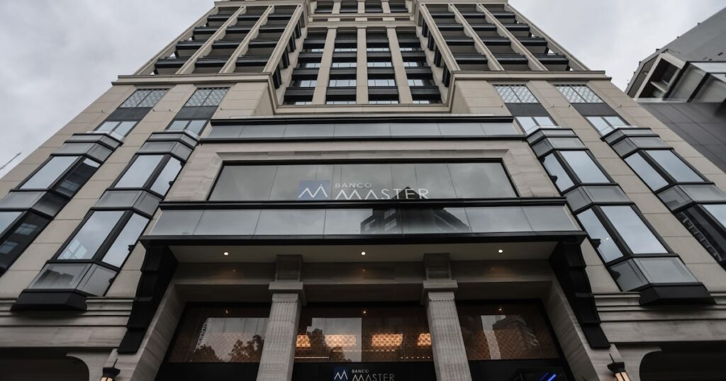 caso-master:-politica-e-instituicoes-entraram-numa-espiral-de-descredito