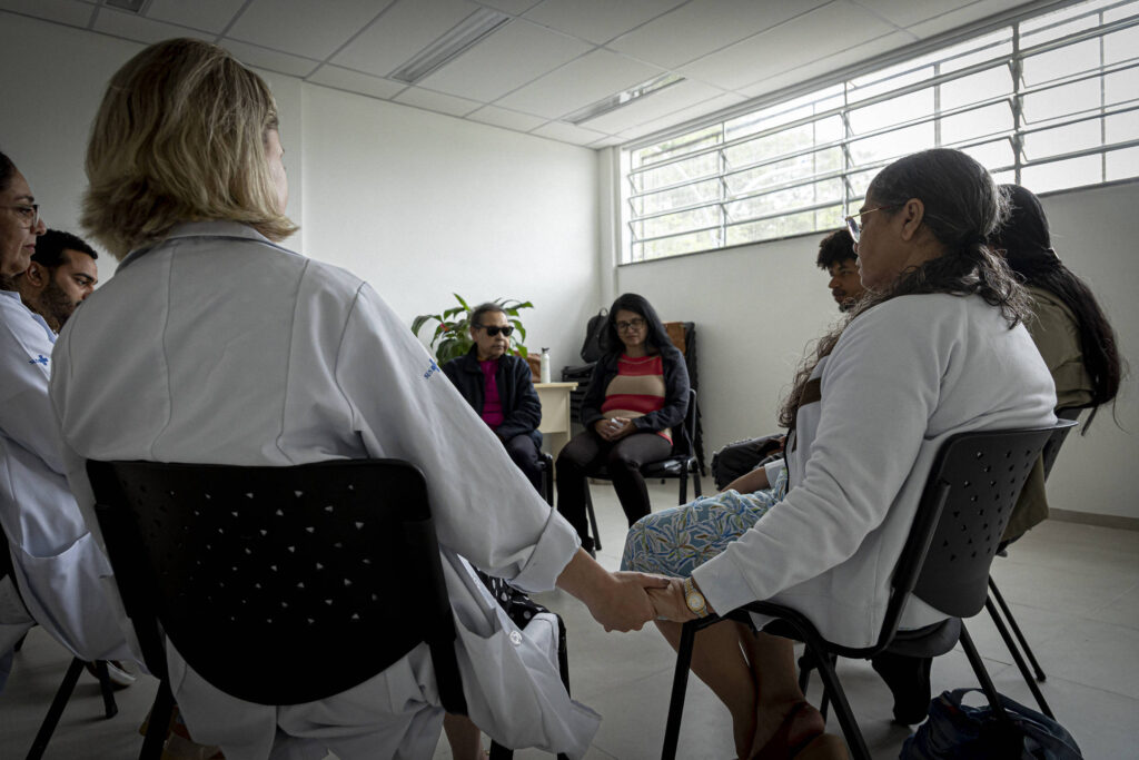unidades-de-saude-de-sao-paulo-oferecem-terapia-para-grupos-de-pessoas-em-luto