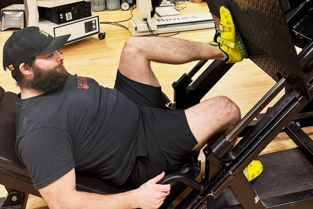 e-possivel-ficar-mais-forte-mesmo-treinando-com-pesos-leves,-diz-novo-estudo