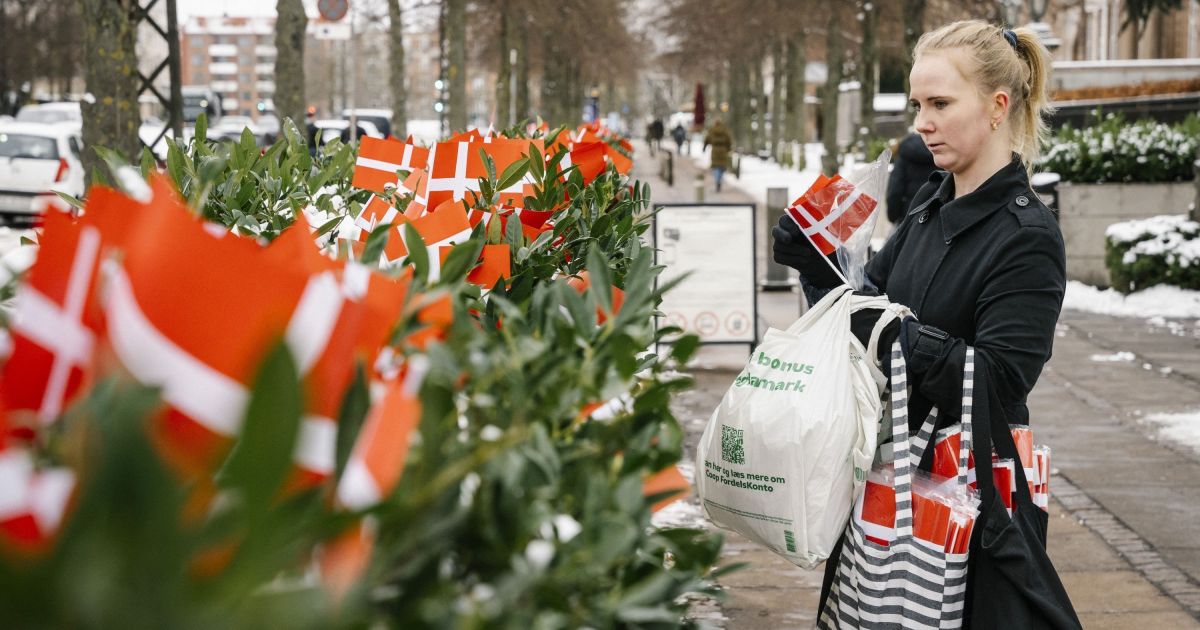 embaixada-dos-eua-na-dinamarca-remove-bandeiras-em-homenagem-a-soldados