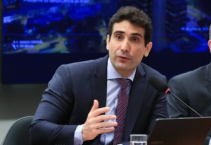 galipolo-fala-em-‘serenidade’-e-que-bc-e-‘um-transatlantico-e-nao-jetski’