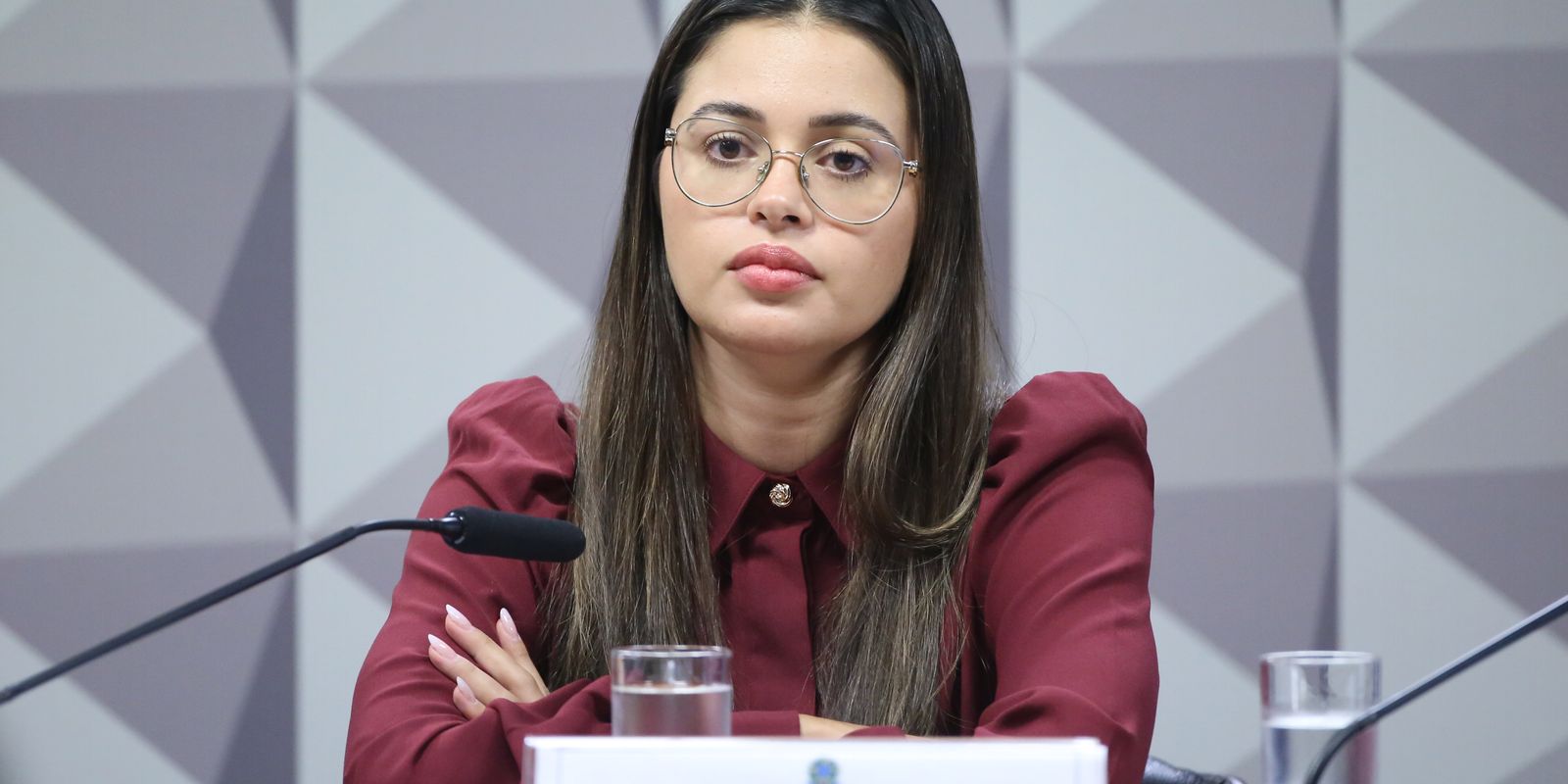 empresaria-passa-mal-e-depoimento-e-encerrado-na-cpmi-do-inss