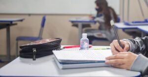 brasil-tem-menor-no-de-alunos-em-ensino-medio-em-uma-decada,-mas-cresce-na-educacao-integral