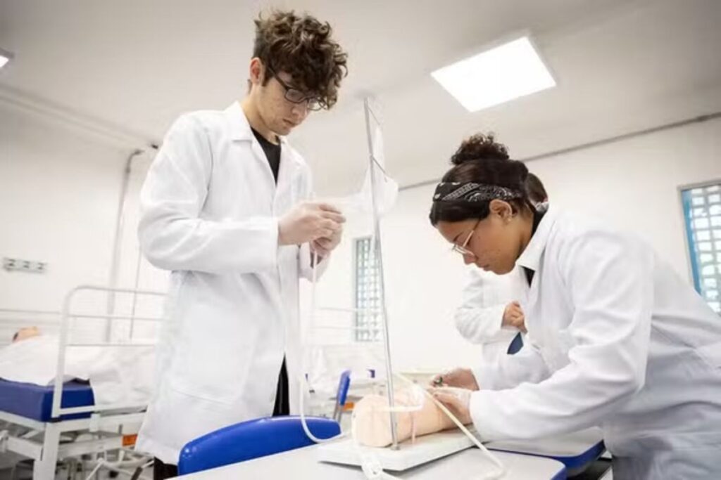 ensino-tecnico-e-educacao-integral-crescem-em-2025,-mesmo-em-cenario-desfavoravel,-mostra-censo