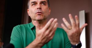 flavio-bolsonaro-classifica-posicionamento-do-governo-sobre-eua-x-ira-como-‘inaceitavel’