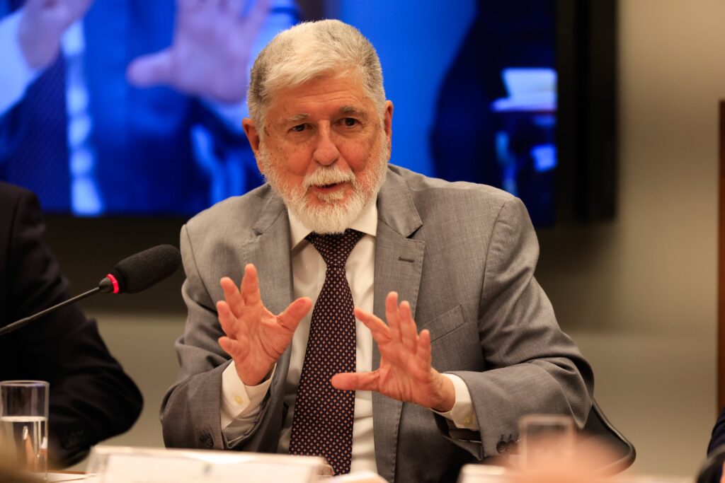 ‘devemos-nos-preparar-para-o-pior’,-diz-celso-amorim-sobre-ataques-dos-eua-ao-ira