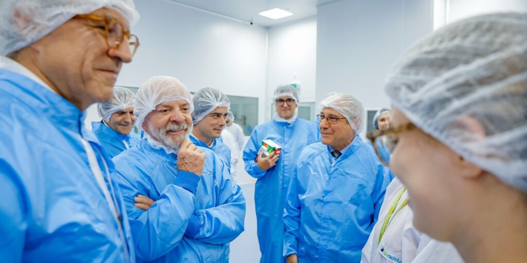 lula-visita-fabrica-que-fornece-19-milhoes-de-produtos-ao-sus