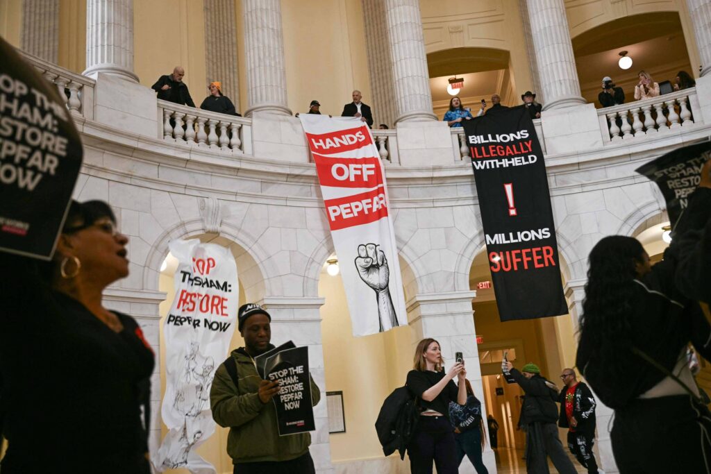 estados-unidos-limitam-acesso-a-tratamento-de-hiv