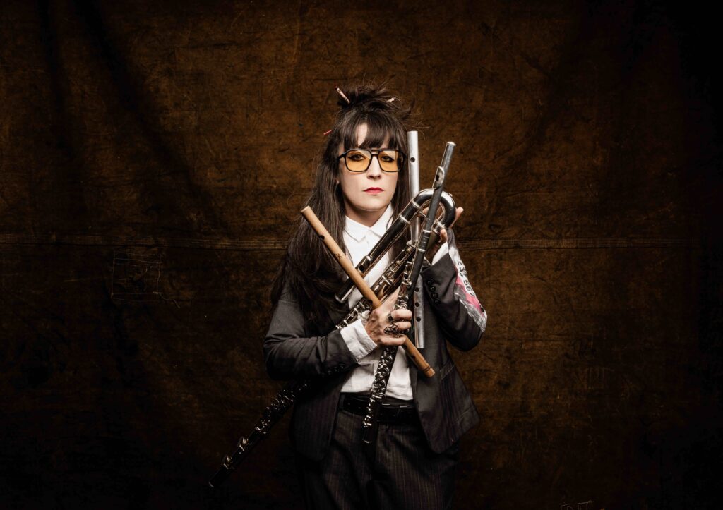 ariane-rodrigues-leva-funk-e-jazz-na-flauta-no-primeiro-album,-‘transversa’