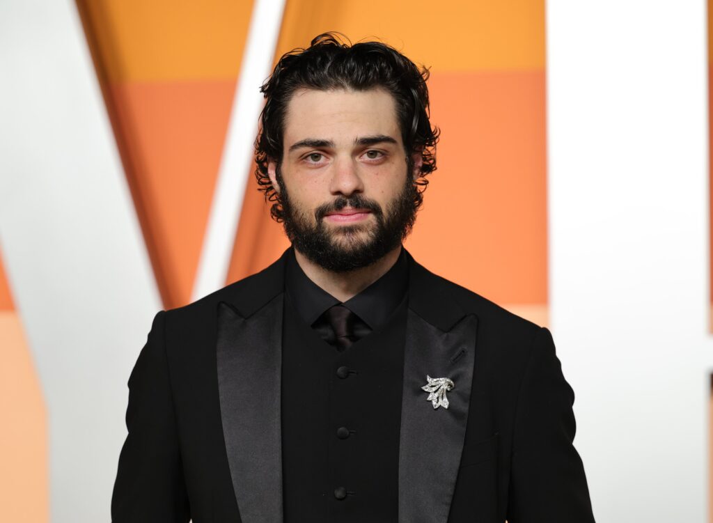 noah-centineo-sera-o-novo-rambo-em-continuacao-da-franquia