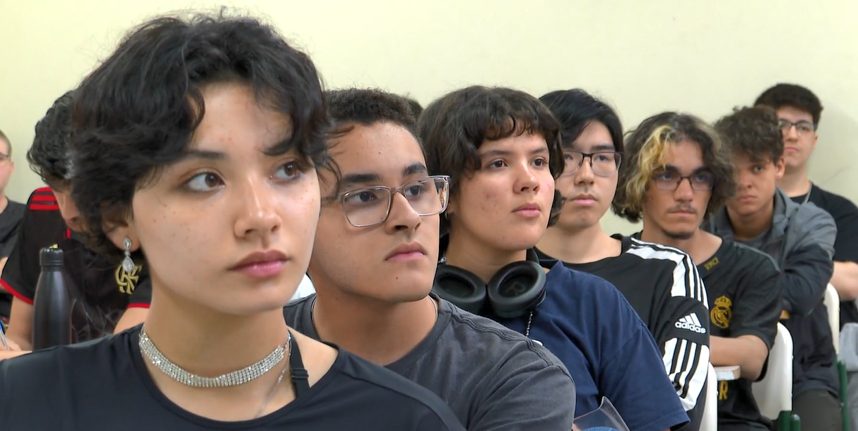 numero-de-meninas-em-cursos-de-tecnologia-nas-etecs-cai-21%-em-um-ano