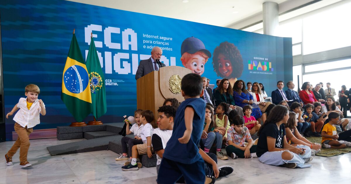‘so-a-lei-nao-vai-resolver’,-diz-lula-apos-assinar-decreto-que-regulamenta-o-eca-digital