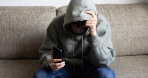 estupro-coletivo,-misoginia,-racismo:-eca-digital-vai-ajudar-a-formarmos-meninos-menos-violentos?